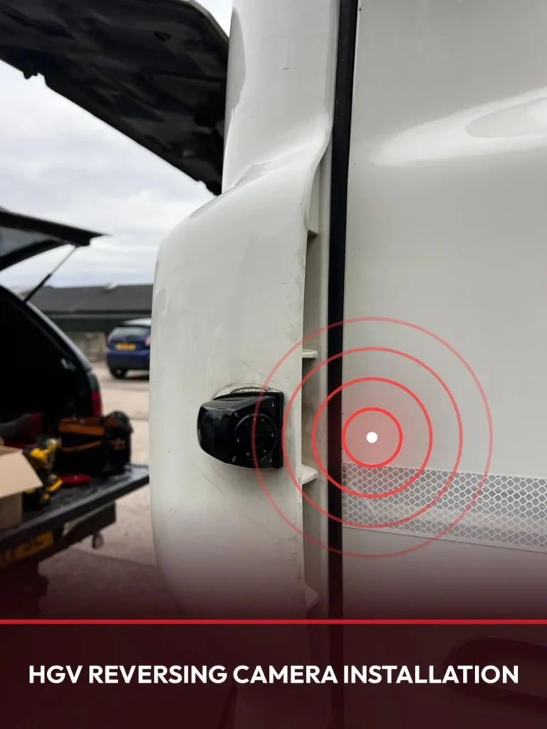Reversing camera installed on the rear corner of a commercial vehicle for improved rear visibility